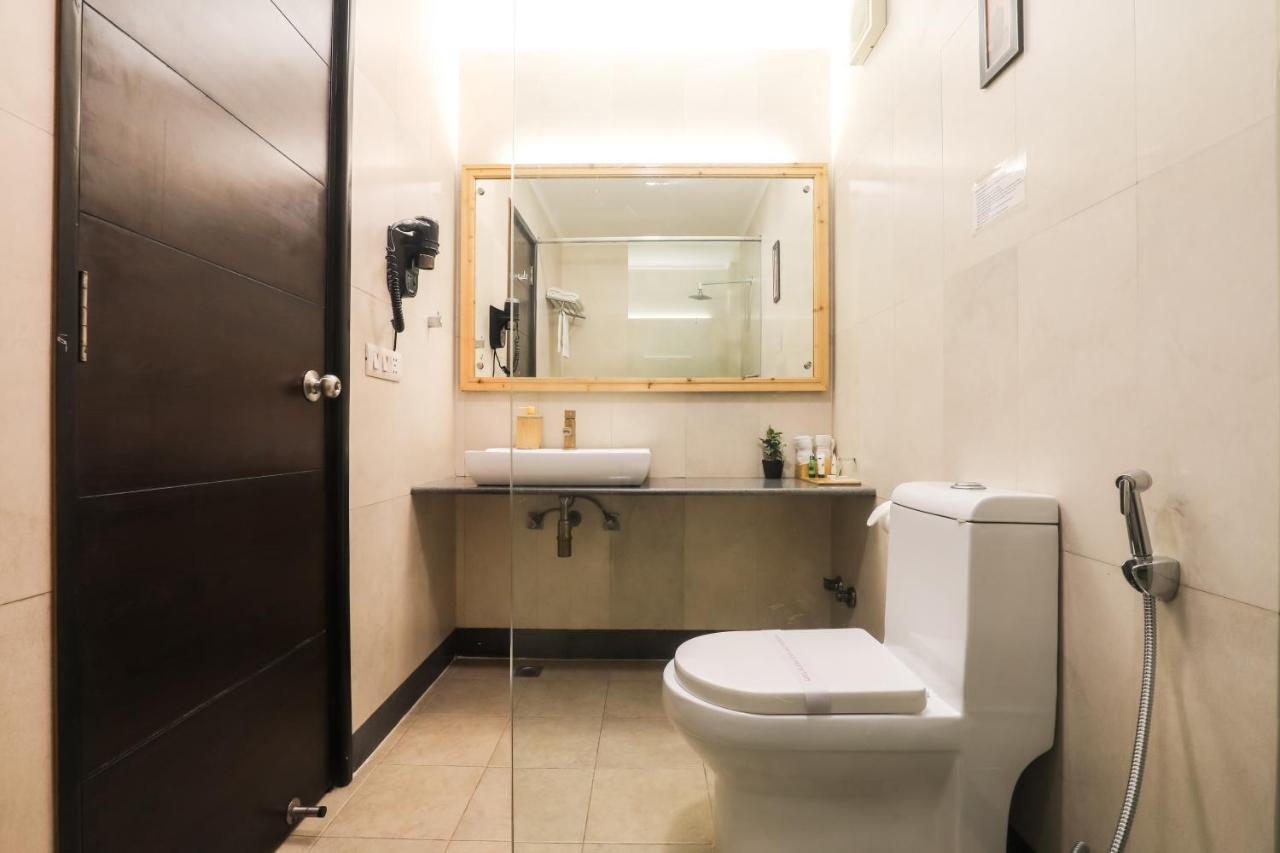 Hotel Siesta Basil - Okhla Nuova Delhi Esterno foto