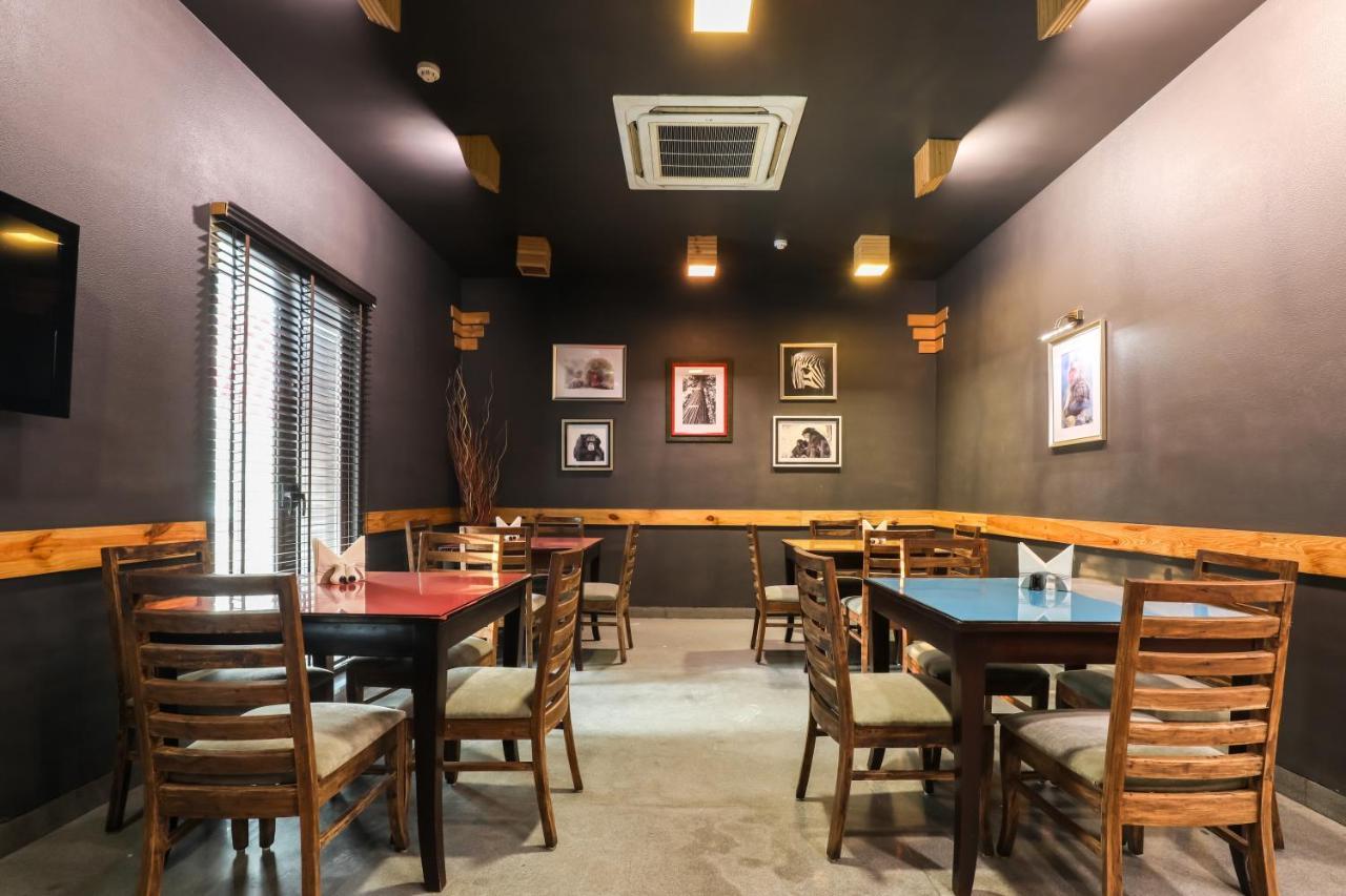 Hotel Siesta Basil - Okhla Nuova Delhi Esterno foto