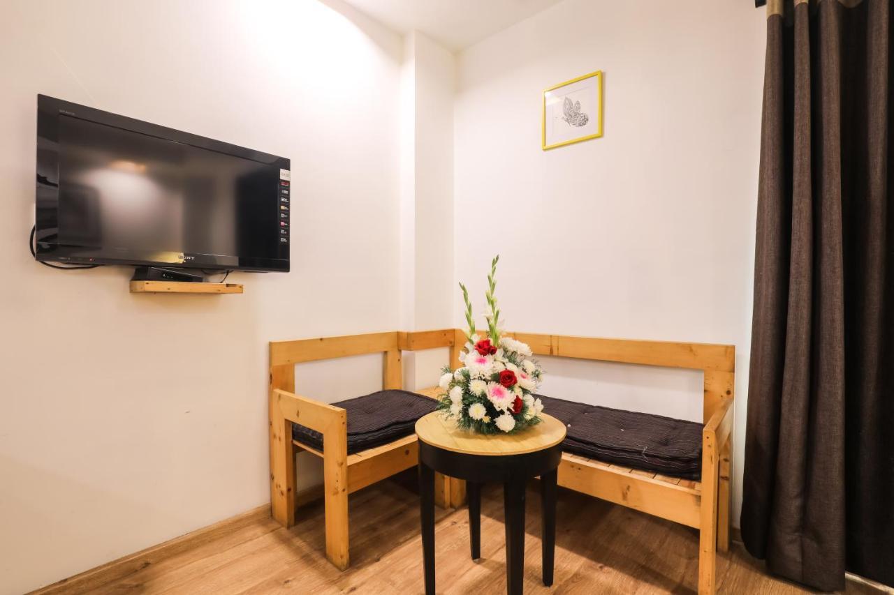 Hotel Siesta Basil - Okhla Nuova Delhi Esterno foto