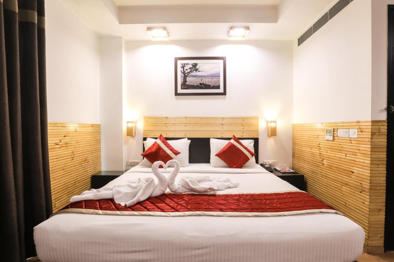 Hotel Siesta Basil - Okhla Nuova Delhi Esterno foto